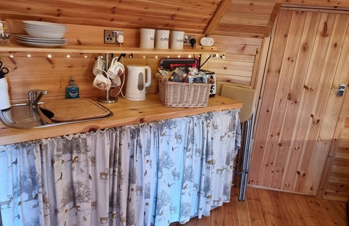 Pentre Berw Cabin | Cozy Cabin with Hot Tub Retreat in Anglesey
