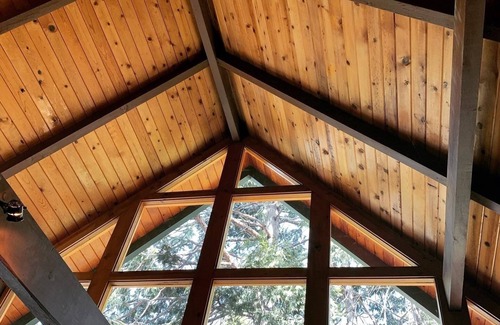 Mariposa Cabin | Cozy Cabin with Hot Tub Near Yosemite - Dog Friendly