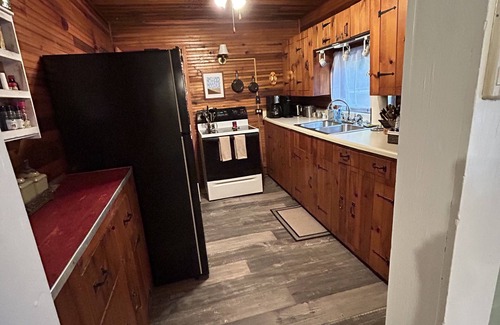 Clayton Cabin | Cozy cabin with hot tub in the heart of all the best of Rabun County!