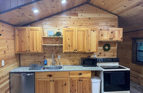 Centerville Cabin | Cozy Cabin With Hot Tub Country Setting