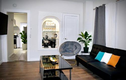 Elizabeth Apartment | Cozy Cafe, Walk to The Mall, 30min to NYC & 5min to EWR
