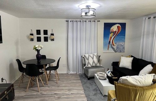 Southeast Pensacola Cottage | Cozy Cajun Cottage, short drive to beach, airport and Downtown Pensacola