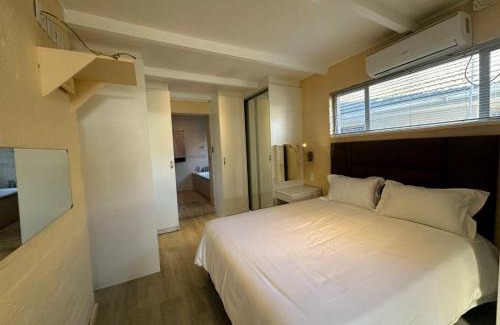 Parow North Apartment | Cozy Calm Apartment with Pool