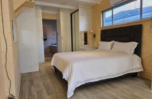 Parow North Apartment | Cozy Calm Apartment with Pool