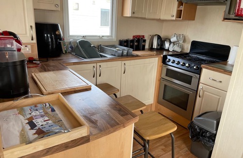 Camber Cabin | Cozy Camber Caravan 3 Bedroom Retreat With Decking