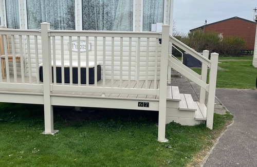 Camber Cabin | Cozy Camber Caravan 3 Bedroom Retreat With Decking