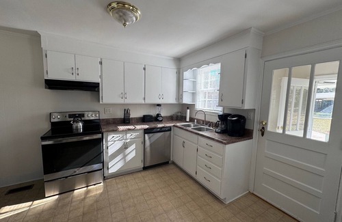 Midtown Cottage | Cozy Camellia Cottage blocks from Downtown Augusta and Augusta National Golf