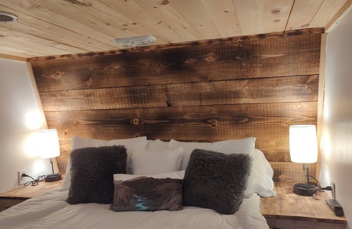 Greentown House | Cozy camper, a few miles from Lake Wallenpaupack, Ledgedale Recreation Area.