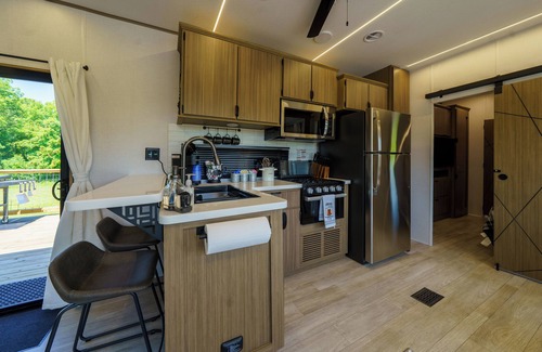 Cuba House | Cozy Camper Getaway 4 minutes to WEC!