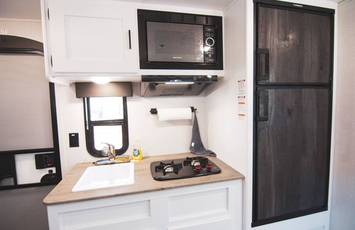 Midtown House | Cozy Camper in Midtown Houston Downtown Unique Stay Tesla Rental w/ fees