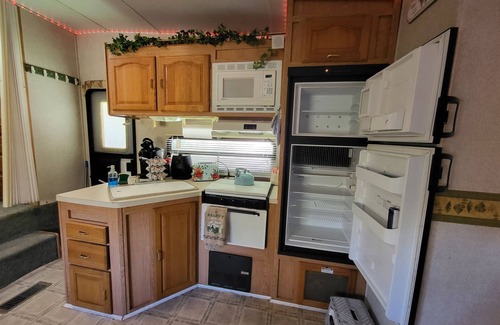 Citrus Springs House | Cozy Camper Under The Stars