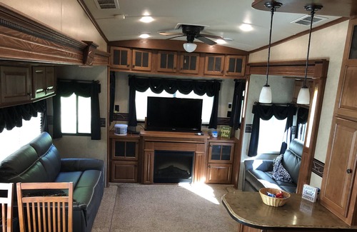 Rural Hill House | Cozy Camper