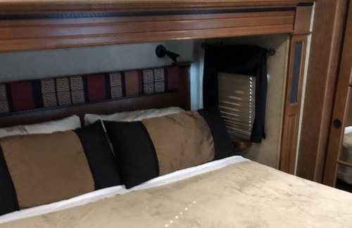 Rural Hill House | Cozy Camper