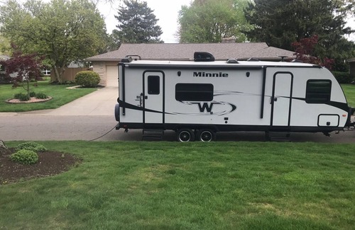 Iona RV Rental | Cozy campground in amazing Fort Myers with AC, fitness room
