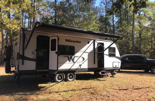Iona RV Rental | Cozy campground in amazing Fort Myers with AC, fitness room
