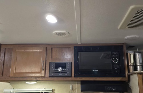 Salt Springs RV Rental | Cozy campground with AC and WiFi in charming Salt Springs Resort