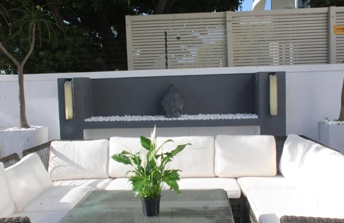 Camps Bay Ski Chalet | Cozy Camps Bay House with mountain and sea view