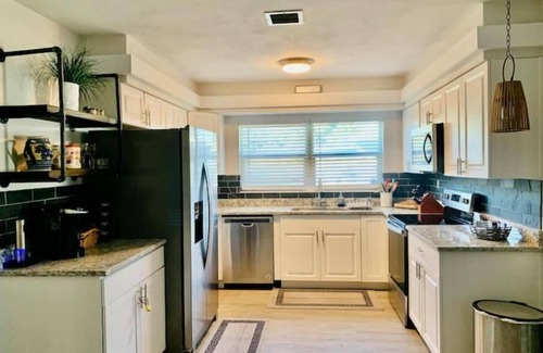 Inverness House | Cozy Canal home, w/Kayaks/Lake Henderson/Withlacoochee Bike Trail/Springs