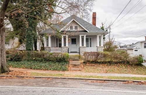 York House | Cozy Cape Cod Bungalow