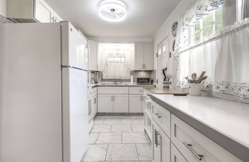 Hyannis Cottage | Cozy Cape Cod Cottage < 2 Mi to Beach!