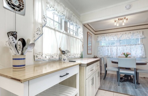 Hyannis Cottage | Cozy Cape Cod Cottage < 2 Mi to Beach!