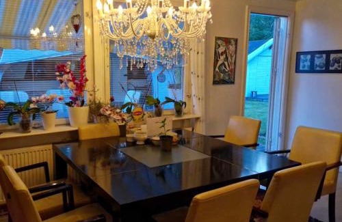 Lulea House | Cozy Caravan With House Access!