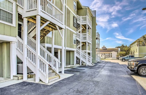Carolina Beach Apartment | Cozy Carolina Beach Condo w/Ocean Views!