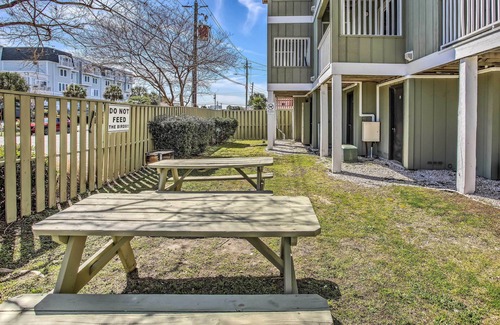 Carolina Beach Apartment | Cozy Carolina Beach Condo w/Ocean Views!