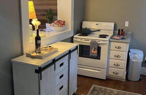 Oxford Apartment | Cozy Carriage House 2 Blocks from Oxford Square