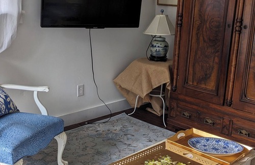 Athens Cottage | Cozy Carriage House walking distance to OU/Court