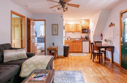 East Stroudsburg Cabin | Cozy carriage house - private home near skiing