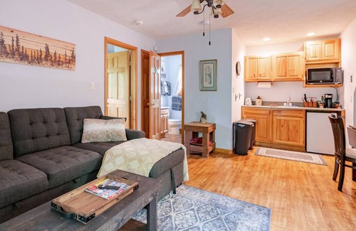 East Stroudsburg Cabin | Cozy carriage house - private home near skiing