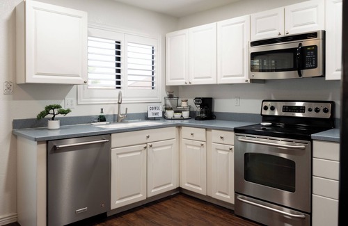 Horizons On Camelback House | Cozy Casita in West Phoenix-Queen Beds+ Near Westgate & Stadium