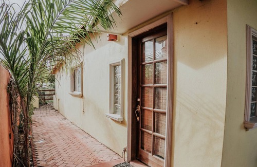 Lengueta Arenosa Apartment | Cozy casita right beside the beach! La Casita at Casa De Flor