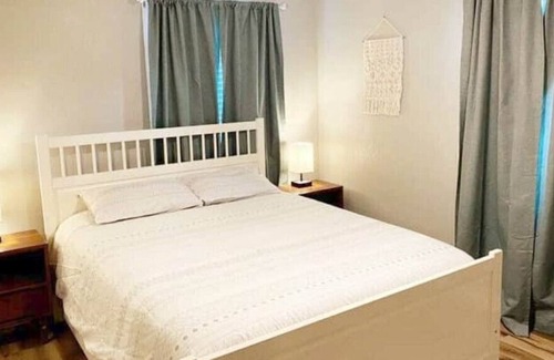 Oak Cliff House | Cozy Casita w/ office, laundry & big closets
