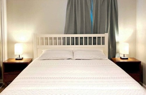 Oak Cliff House | Cozy Casita w/ office, laundry & big closets