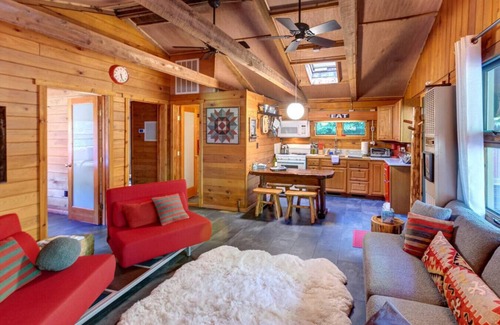 Margaretville Cabin | Cozy Catskills Cabin with EV Charger & Private Sauna – Peaceful Summer Escape
