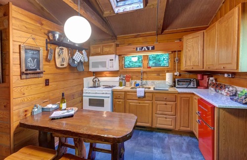 Margaretville Cabin | Cozy Catskills Cabin with EV Charger & Private Sauna – Peaceful Summer Escape