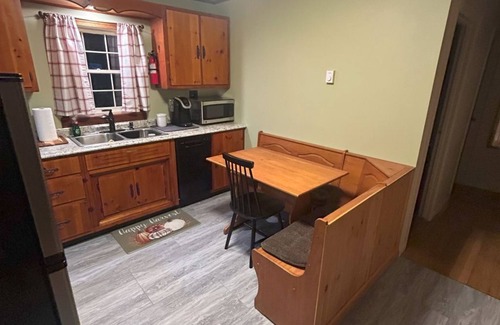 Pocono Summit Cottage | Cozy Cedar Cottage in Pocono Summit! Kalihari, Camelback, Mt. Airy. Walk to lake