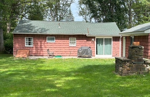 Pocono Summit Cottage | Cozy Cedar Cottage in Pocono Summit! Kalihari, Camelback, Mt. Airy. Walk to lake