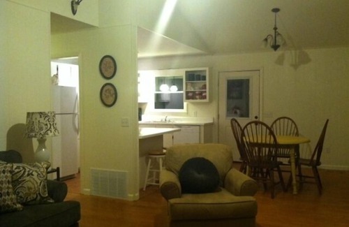 Franklin House | Cozy cedar home with beautiful mountain view. Conveniently located