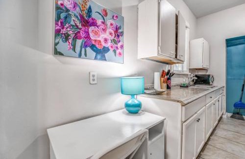 Midtown Apartment | Cozy Central Hideaway in Midtown Memphis