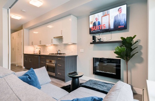 Bridgeland Apartment | Cozy Central Modern Getaway | Mins to DT | Mins to Stampede