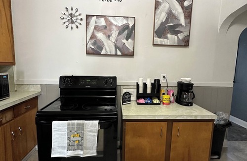 Downtown Toledo House | Cozy & Centrally Located - Your Glass City Retreat!