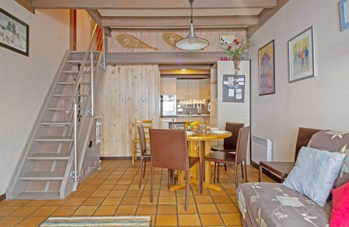 Viella House | Cozy chalet with garage and views, 3 levels, 6 pers, near Luz, pets allowed