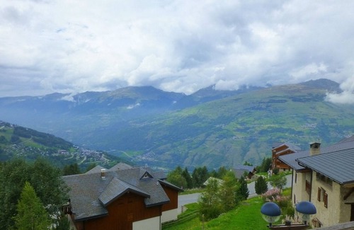 Landry Ski Chalet | Cozy chalet for 10, ski-in access, Vallandry