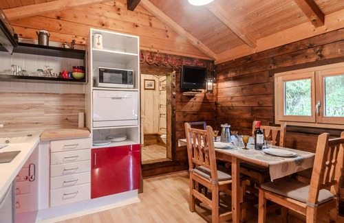 Les Prodains Apartment | Cozy Chalet for 4 near Avoriaz Cable Car with Parking and Ski Storage