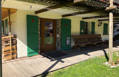 Les Prodains Apartment | Cozy Chalet for 4 near Avoriaz Cable Car with Parking and Ski Storage