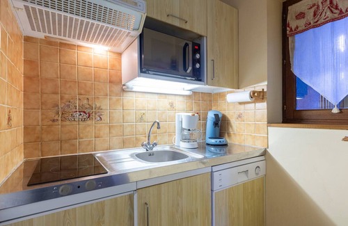Loudervielle Ski Chalet | Cozy chalet for 6 Peyragudes, ski shuttle, pets ok, fireplace, BBQ