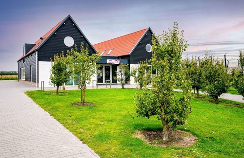 Oostkapelle Ski Chalet | Cozy Chalet for Couples